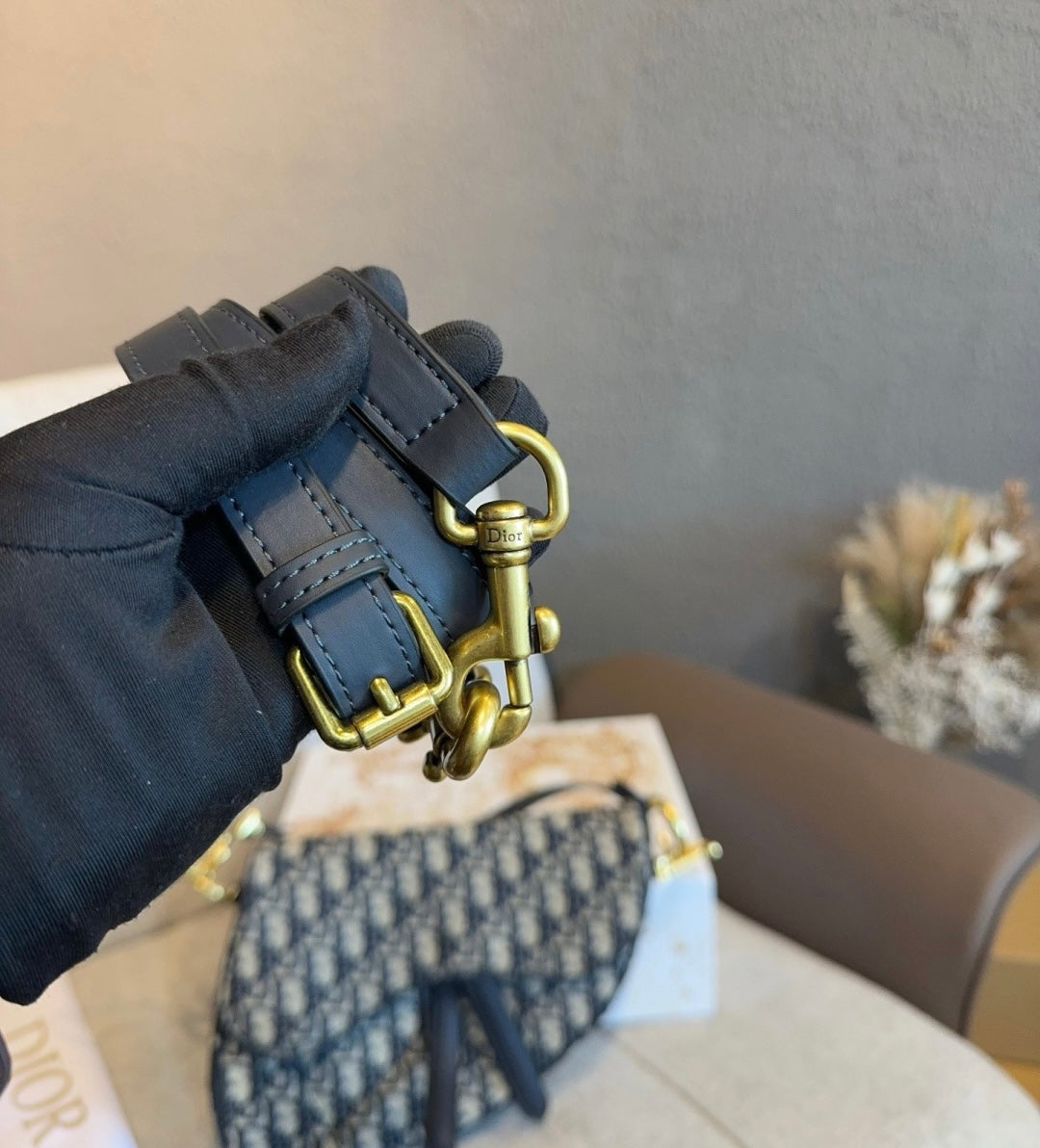 Dioramour Inspired Small Saddle Bag